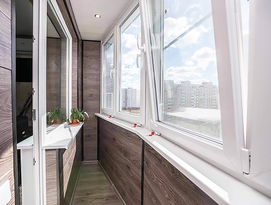 Остекление балконов с выносом в Москве по доступной цене от «Окна Будущего»